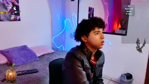 noah_smith04 online show from October 25, 8:36 pm