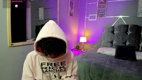 noah_smith04 online show from November 10, 1:54 pm