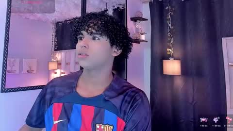 noah_smith04 online show from November 18, 12:20 pm