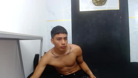 Snapshot of noah_smith07 chatting on March 2, 1:40 pm online show from March 2, 1:40 pm