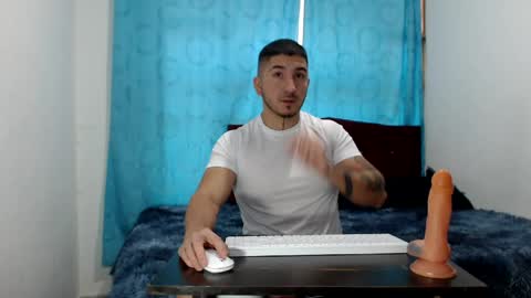 Snapshot of noahmurillo chatting on May 23, 6:34 pm noahmurillo online show from May 23, 6:34 pm