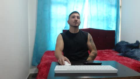 Snapshot of noahmurillo chatting on May 24, 7:08 pm noahmurillo online show from May 24, 7:08 pm