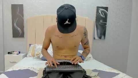 NoahThomson online show from June 14, 1:24 pm
