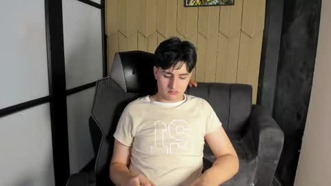 Snapshot of noahwolff_ chatting on February 10, 10:52 am Noah online show from February 10, 10:52 am