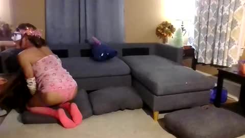 Snapshot of noclothesplease chatting on November 4, 6:12 am Rikki online show from November 4, 6:12 am