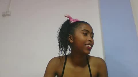 noelina online show from February 25, 5:28 am