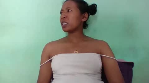 noellah online show from April 12, 3:28 pm