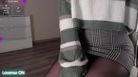 noelleneptune online show from March 31, 3:01 pm