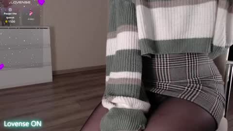 noelleneptune online show from April 10, 4:28 am