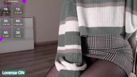 noelleneptune online show from April 14, 9:26 am