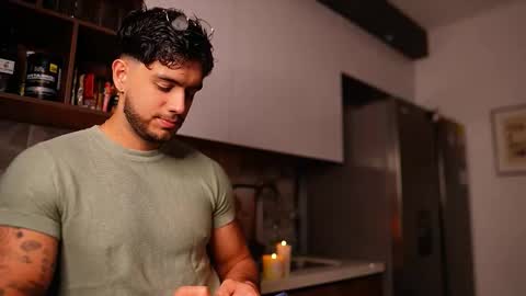 kevin online show from March 8, 12:30 am