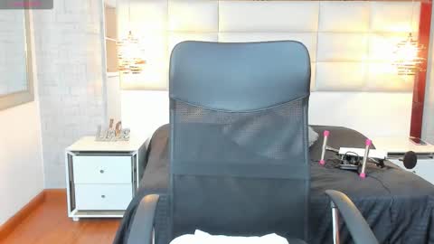 Snapshot of nohemi_louse chatting on September 10, 10:10 pm Nohemi online show from September 10, 10:10 pm