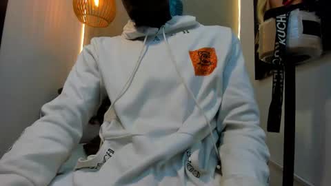 Snapshot of noir_king0 chatting on February 4, 2:50 am noir_king0 online show from February 4, 2:50 am