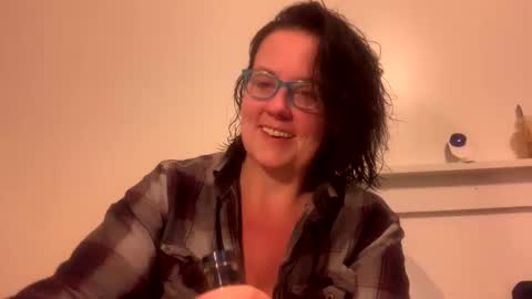 Snapshot of nonipsalldrip chatting on May 18, 6:08 am NoNipsAllDrip online show from May 18, 6:08 am