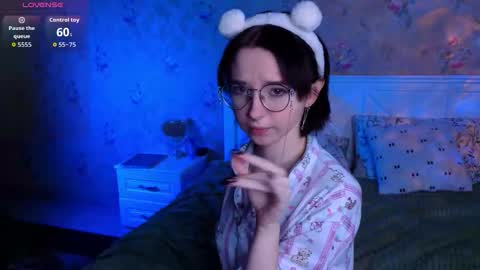 Snapshot of nora_failure chatting on December 4, 11:30 am Nora Failure online show from December 4, 11:30 am