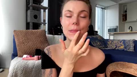 Nordic Belle online show from April 14, 2:34 pm