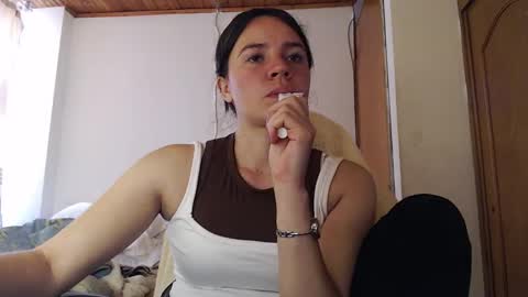 noreen_ online show from February 12, 9:21 pm