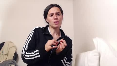 noreen_ online show from April 5, 11:02 pm