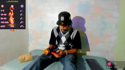 Snapshot of not_hoffman chatting on December 5, 1:06 pm HOFFMAN online show from December 5, 1:06 pm