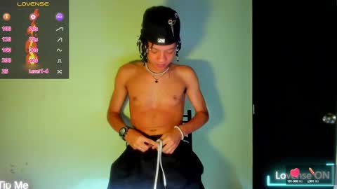 Snapshot of not_hoffman chatting on December 12, 1:39 pm HOFFMAN online show from December 12, 1:39 pm