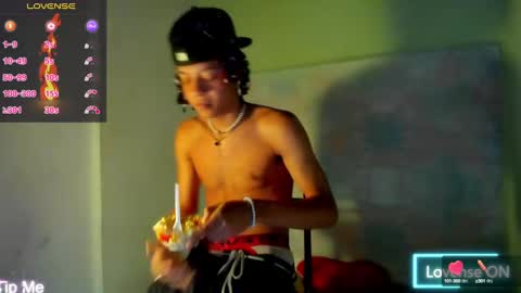 Snapshot of not_hoffman chatting on December 12, 4:43 pm HOFFMAN online show from December 12, 4:43 pm