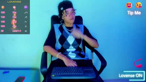 Snapshot of not_hoffman chatting on December 21, 1:32 pm HOFFMAN online show from December 21, 1:32 pm