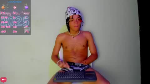 Snapshot of not_hoffman chatting on January 7, 3:44 pm HOFFMAN online show from January 7, 3:44 pm