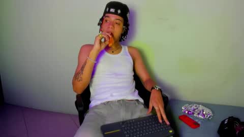 Snapshot of not_hoffman chatting on February 7, 1:32 pm HOFFMAN online show from February 7, 1:32 pm