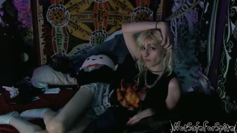 Snapshot of notsafeforspite chatting on March 27, 6:08 am FREAKY DRACULA online show from March 27, 6:08 am