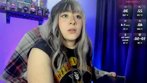 Snapshot of nova_gara chatting on July 4, 1:56 am s online show from July 4, 1:56 am