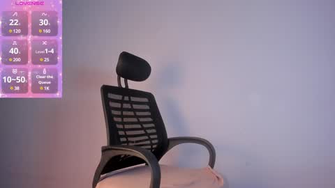 Snapshot of nova_swan chatting on January 2, 10:33 pm NOVA online show from January 2, 10:33 pm