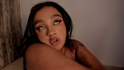 Snapshot of nova_swan chatting on January 31, 1:43 am NOVA online show from January 31, 1:43 am