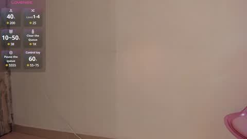 Snapshot of nova_swan chatting on February 3, 10:43 pm NOVA online show from February 3, 10:43 pm