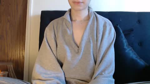 Snapshot of novafrey chatting on January 4, 6:19 pm Olivia online show from January 4, 6:19 pm