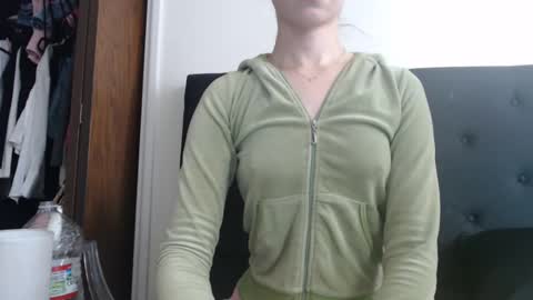 Snapshot of novafrey chatting on February 23, 8:22 pm Olivia online show from February 23, 8:22 pm