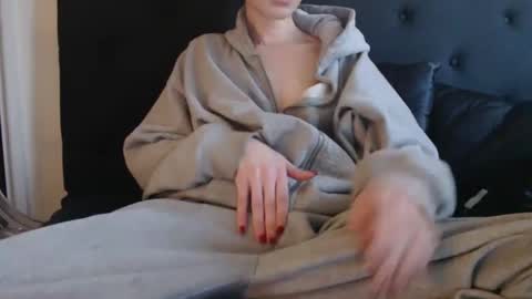 Snapshot of novafrey chatting on September 26, 1:26 pm Olivia online show from September 26, 1:26 pm