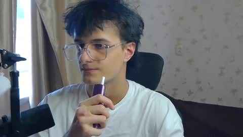Snapshot of nuar_x chatting on May 6, 2:11 pm Nuar X online show from May 6, 2:11 pm