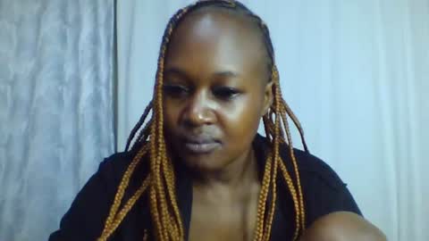 Snapshot of nutgal_ chatting on June 18, 12:00 am nutgal online show from June 18, 12:00 am