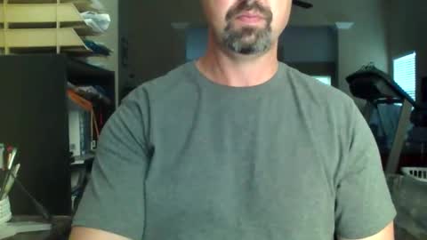 nvrenuff1979 online show from May 5, 11:29 am