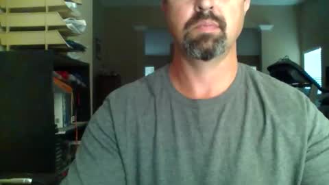 nvrenuff1979 online show from May 21, 11:39 am
