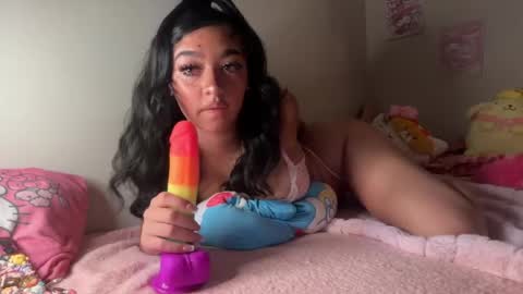 nylasinns online show from May 15, 2:18 am
