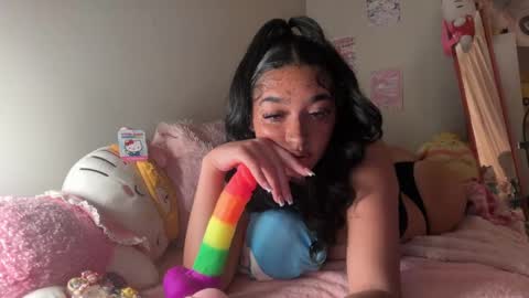 nylasinns online show from May 17, 2:42 am