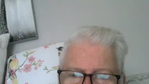 Snapshot of nylonlegs69 chatting on September 18, 11:01 am stockings suspenders mad online show from September 18, 11:01 am