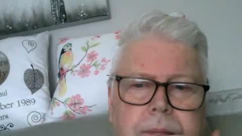 Snapshot of nylonlegs69 chatting on February 27, 2:17 pm stockings suspenders mad online show from February 27, 2:17 pm