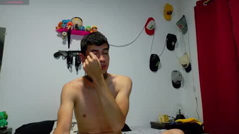 Snapshot of nymphobuddies chatting on December 18, 4:28 pm David and Steven Independents online show from December 18, 4:28 pm