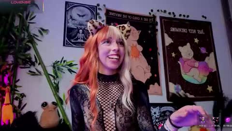 Snapshot of nyx_nayla chatting on February 21, 8:10 pm online show from February 21, 8:10 pm