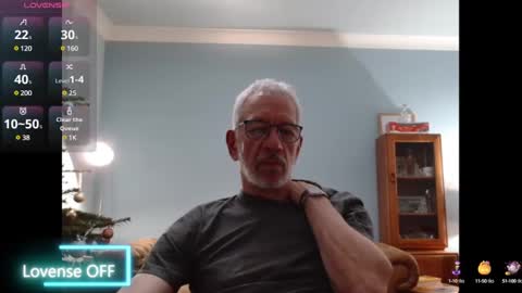 Snapshot of obliox175 chatting on December 25, 2:14 am Obliox online show from December 25, 2:14 am