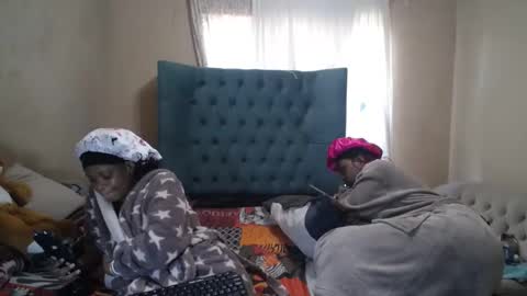 obsessedmimi online show from April 27, 11:30 am