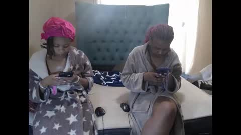obsessedmimi online show from May 13, 9:39 am