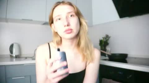 Snapshot of obsessi0n chatting on June 17, 10:28 am molly in da love online show from June 17, 10:28 am